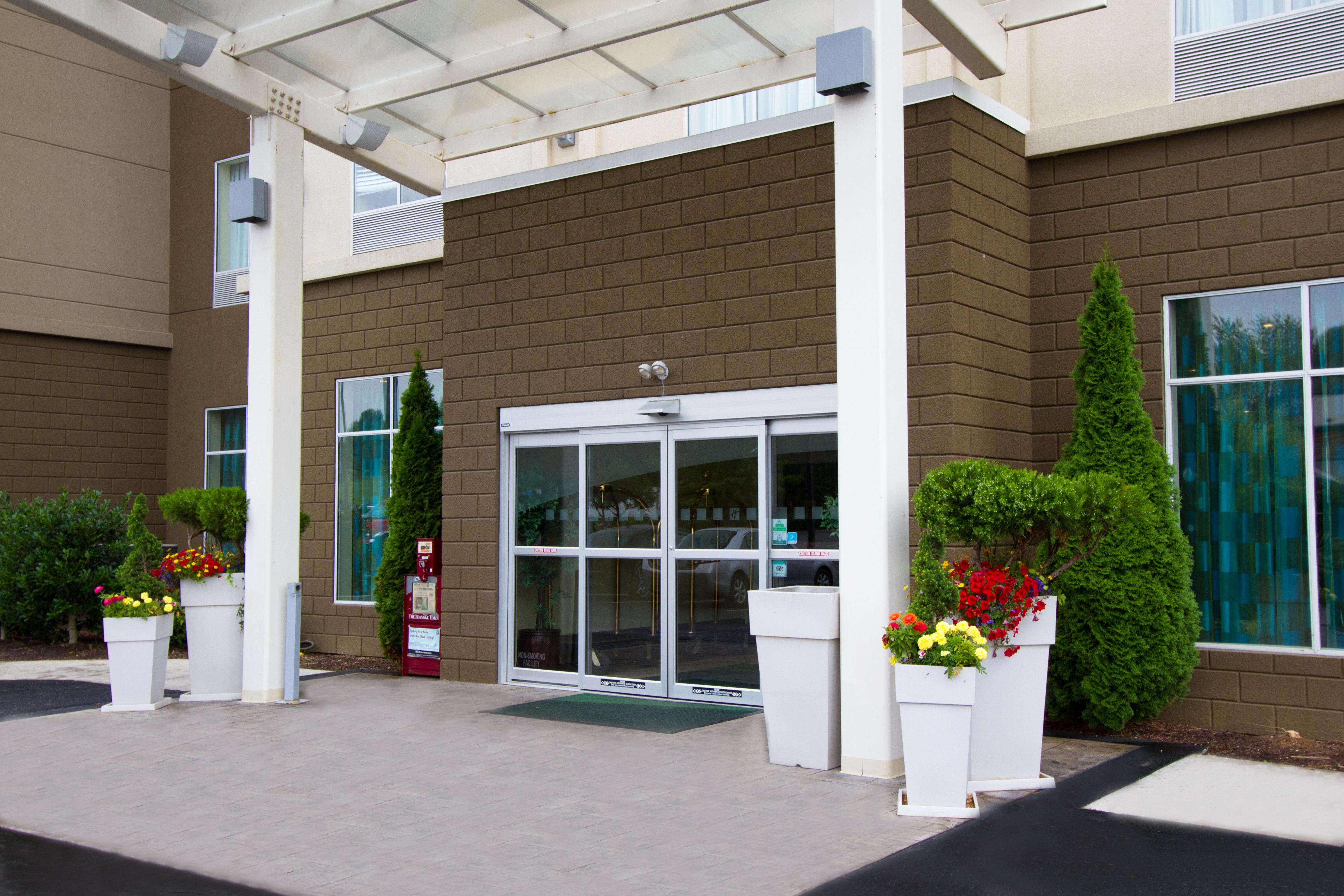 Holiday Inn Christiansburg Blacksburg By Ihg Exterior foto